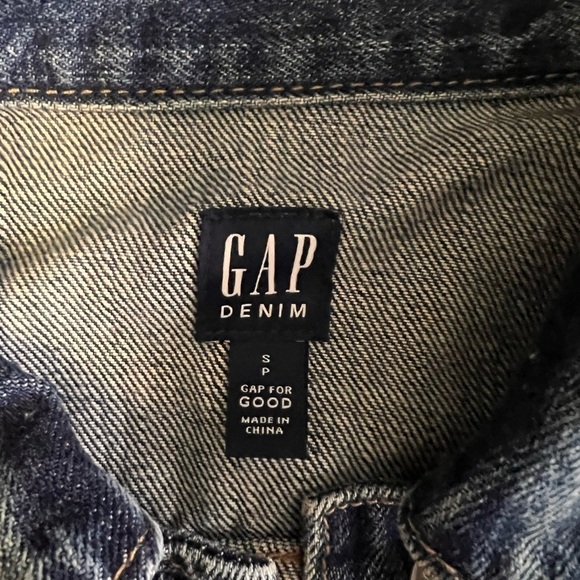 Woman’s Gap Denim Jacket. - Picture 2 of 2
